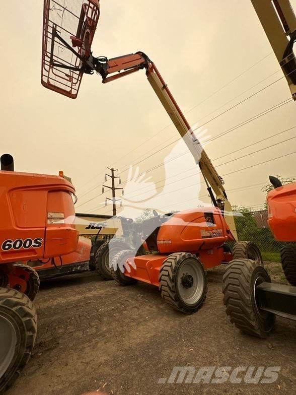 JLG 600AJ Nacele cu brat articulat