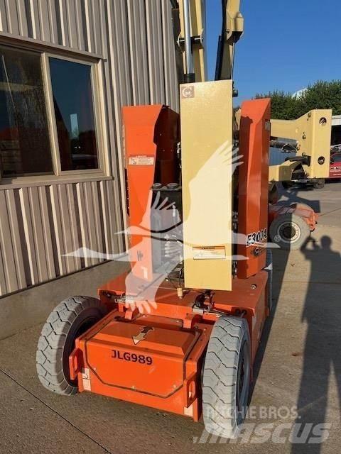 JLG E300AJP Nacele cu brat articulat