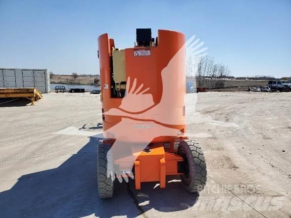 JLG E300AJP Nacele cu brat articulat
