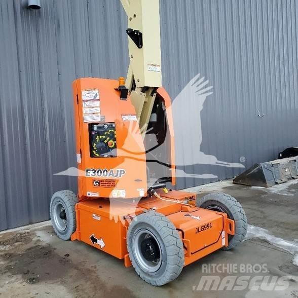 JLG E300AJP Nacele cu brat articulat