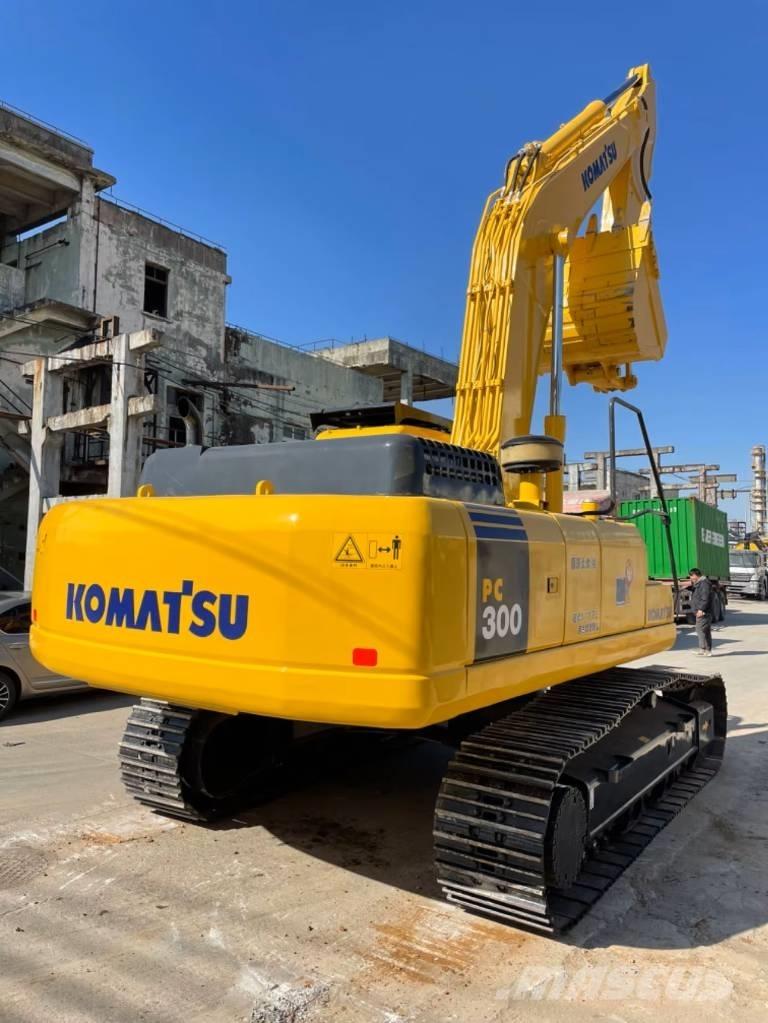 Komatsu PC300-7 Excavatoare pe șenile
