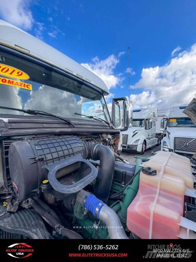 Volvo Commercial VNL Autotractoare