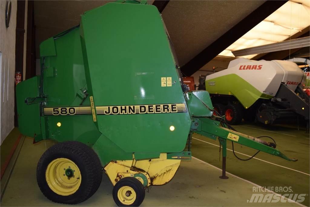 John Deere 580 Masina de balotat cilindric