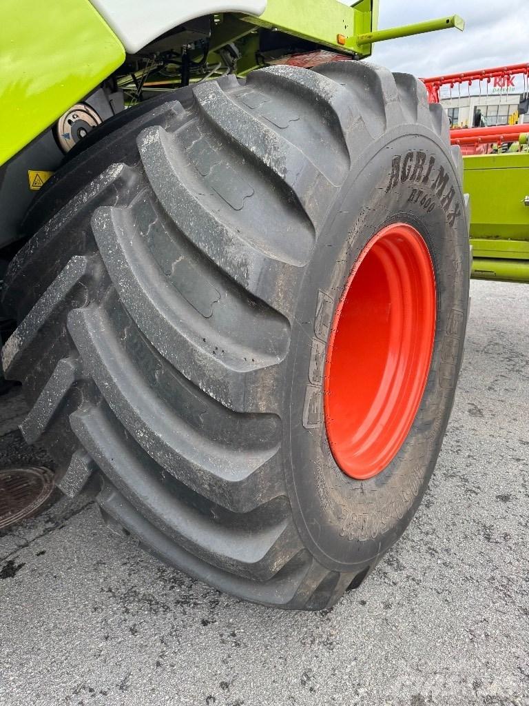 CLAAS Tucano 320 Combine de secerat