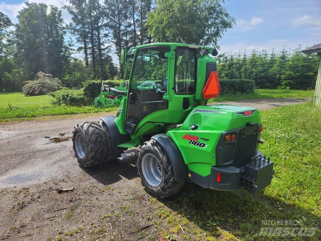 Avant 860 i Incarcator pe pneuri