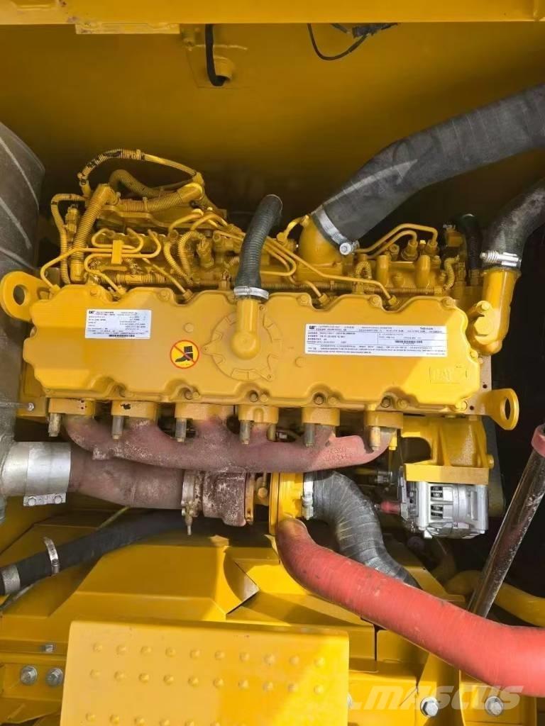 CAT 320 Excavatoare pe șenile
