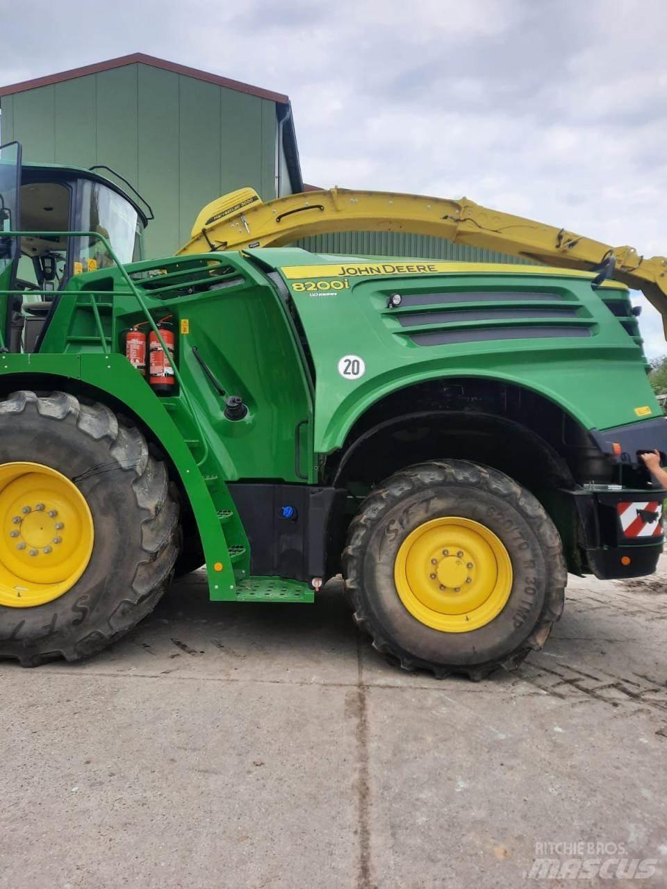 John Deere 8200 i Forajere cu autopropulsare