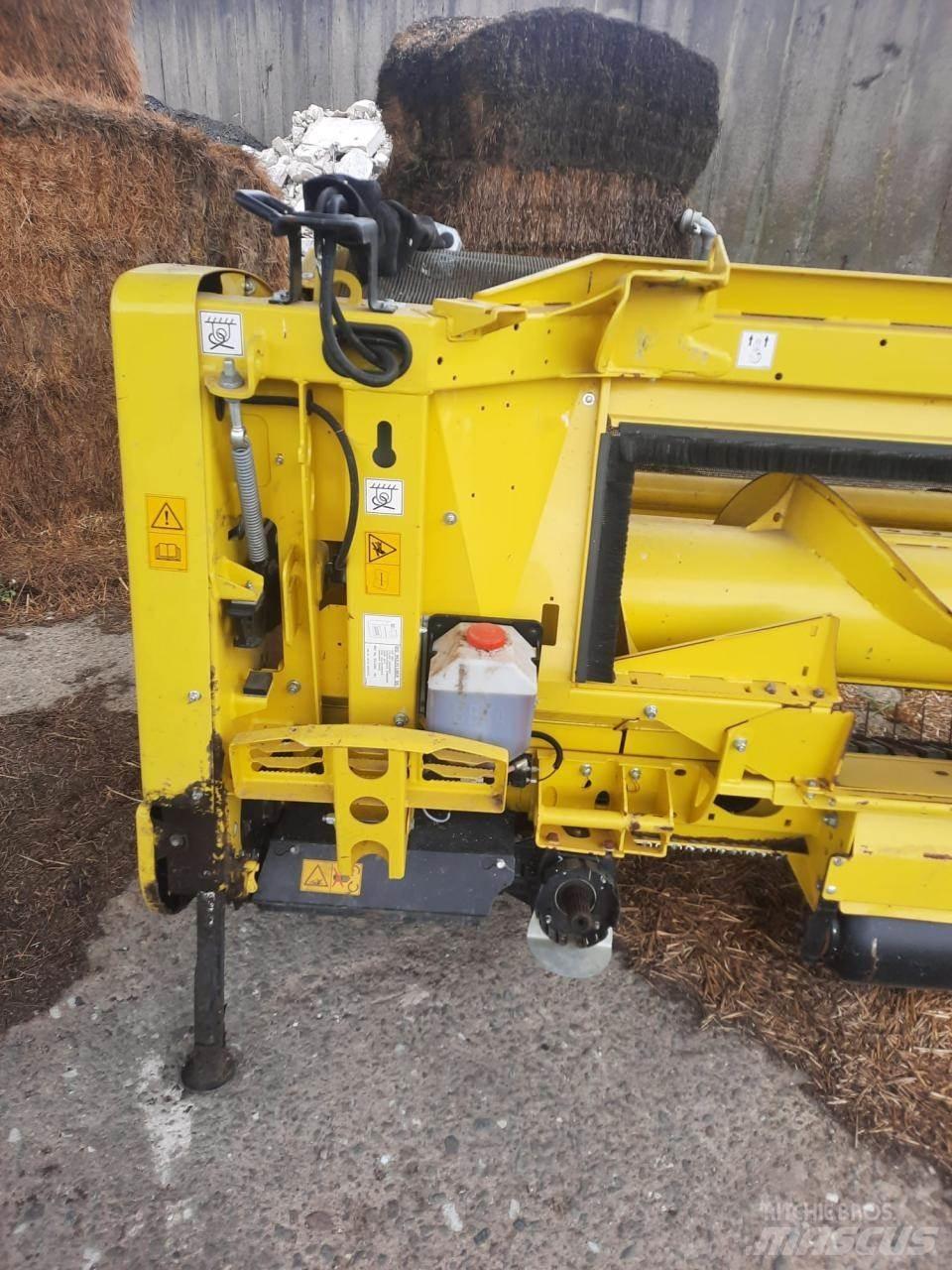 John Deere 8200 i Forajere cu autopropulsare