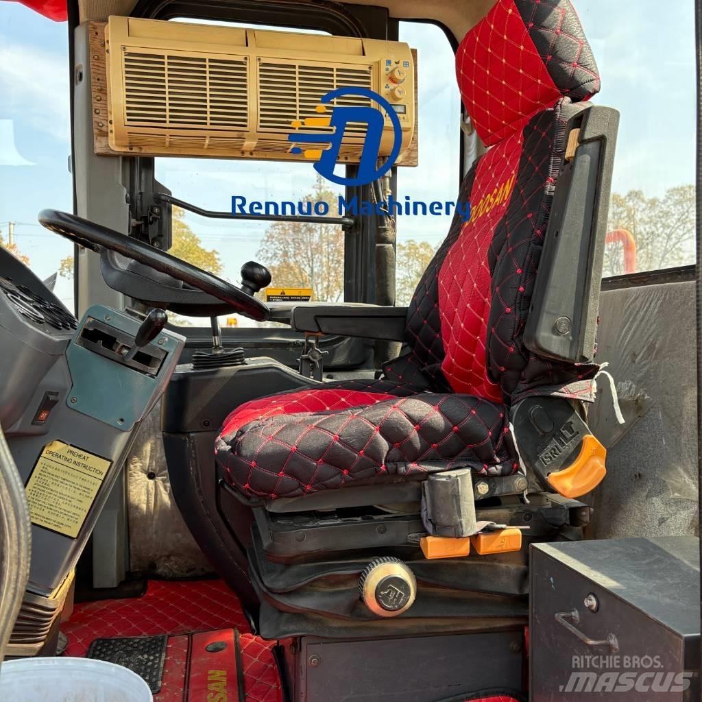 Doosan DL505 Incarcator pe pneuri