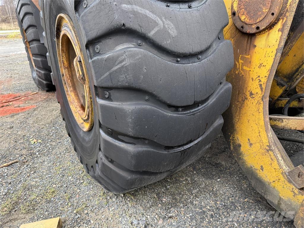 Hanomag C66 Incarcator pe pneuri