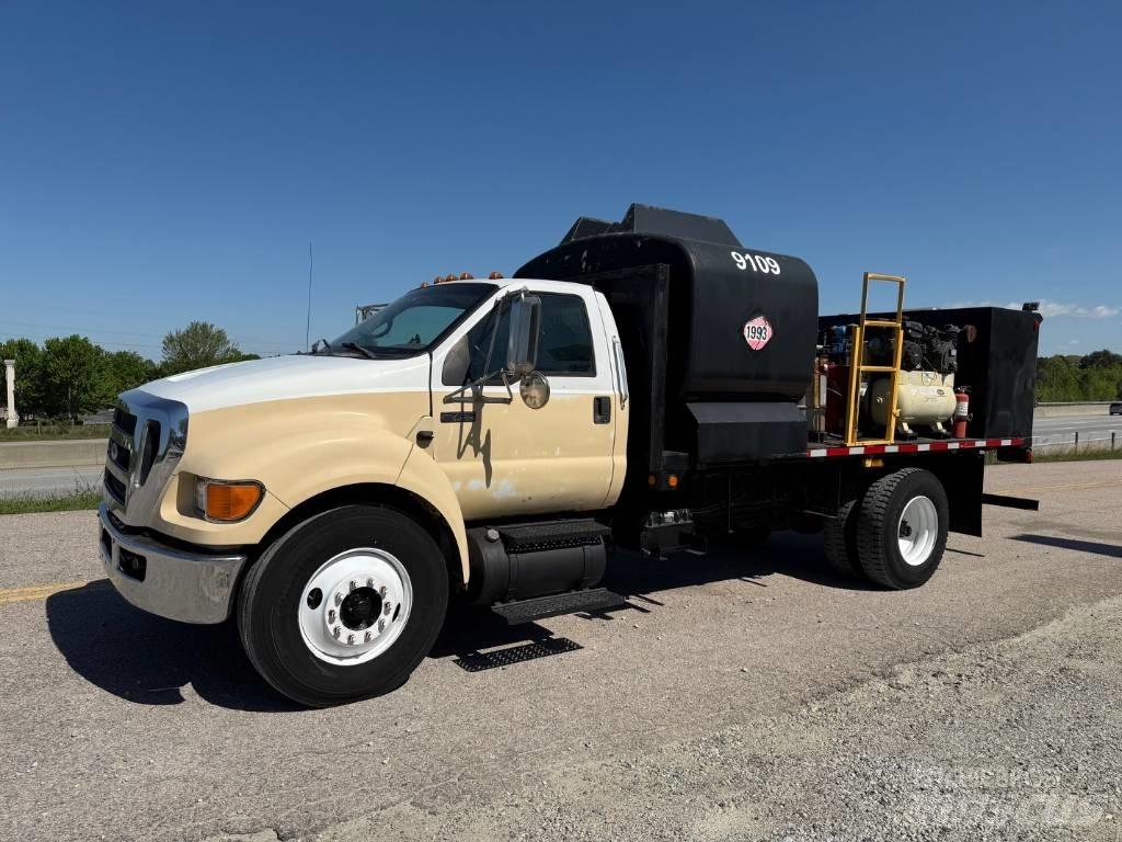 Ford F 750 XLT Municipal/vehicul cu uz general