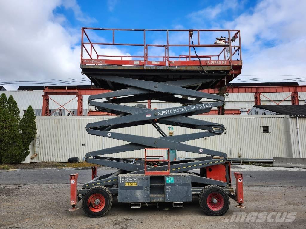 SkyJack SJ 9250 RT Platforme foarfeca