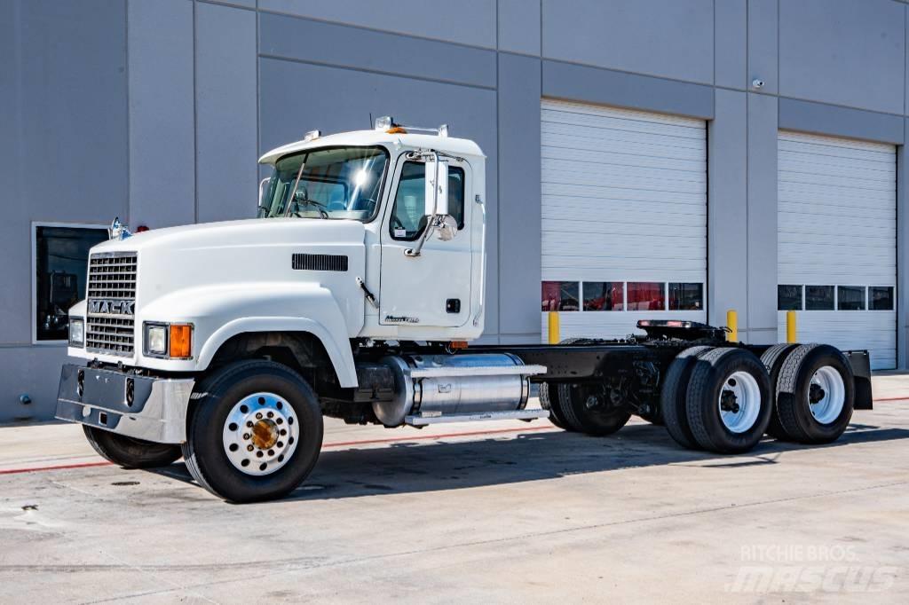 Mack CHN 613 Autotractoare