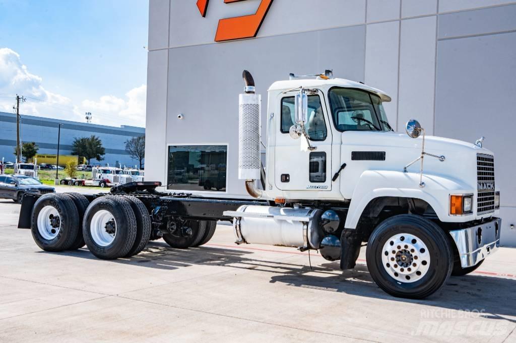 Mack CHN 613 Autotractoare