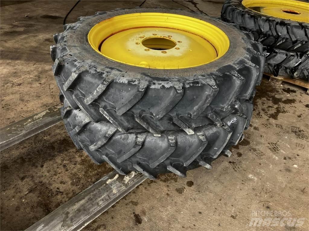 BKT 270/95R32 Roti
