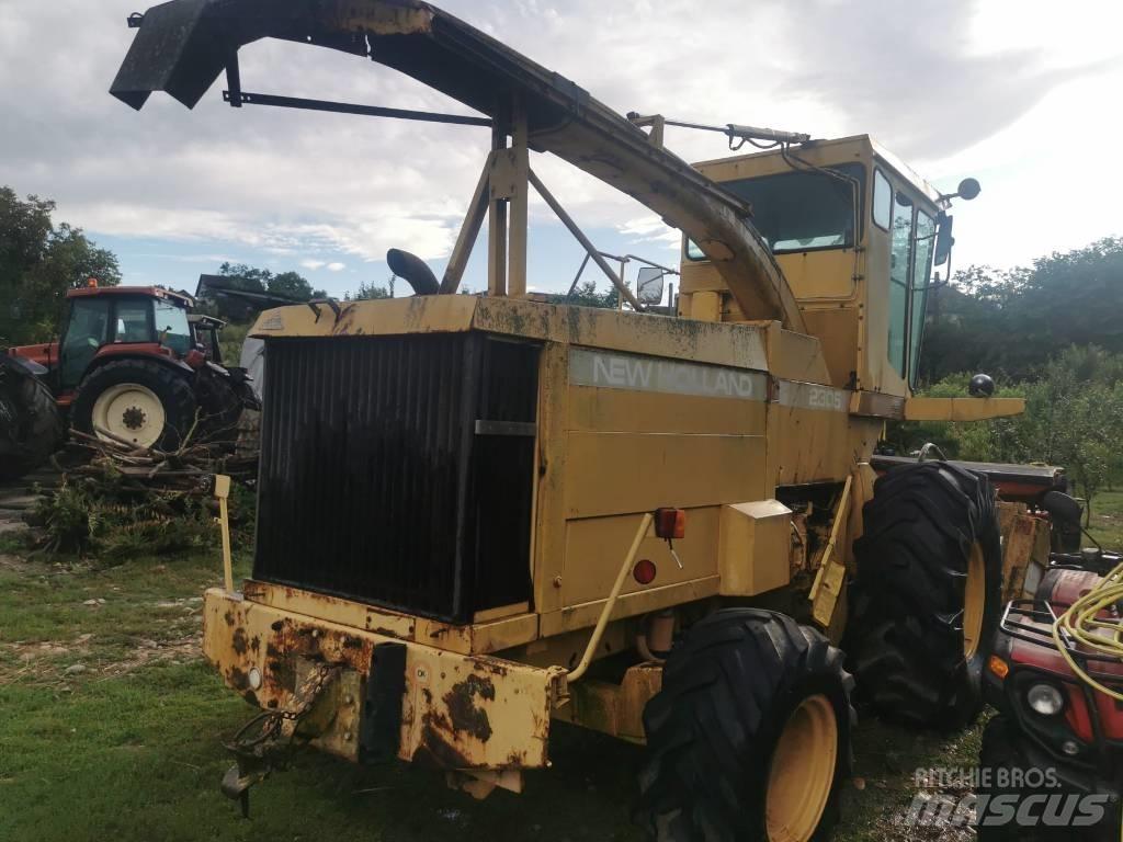 New Holland 2305 Forajere cu autopropulsare