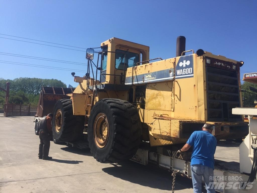 Komatsu WA600-1 Incarcator pe pneuri