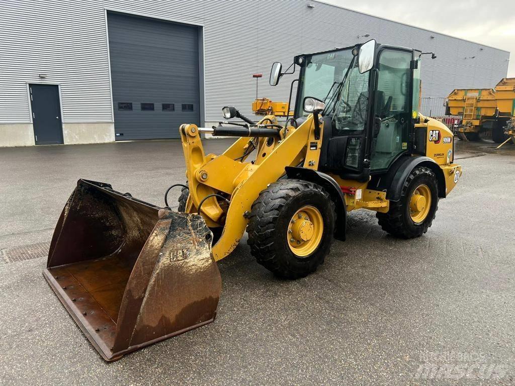 CAT 906M Incarcator pe pneuri