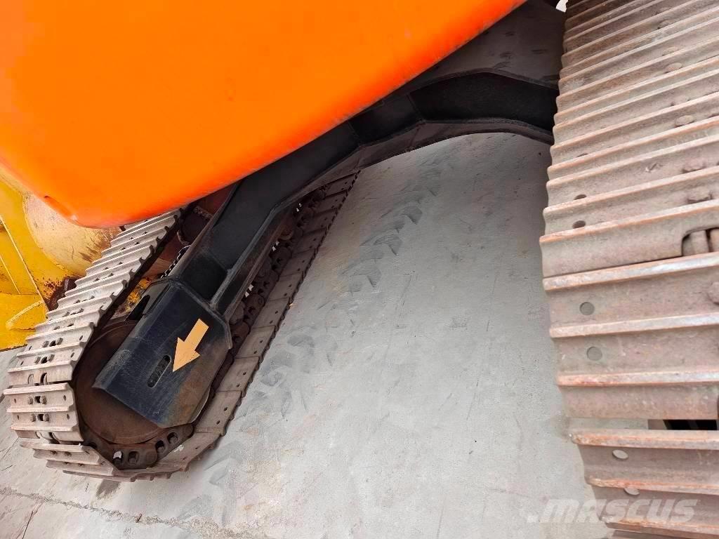 Hitachi ZX 135 US Excavatoare pe șenile

