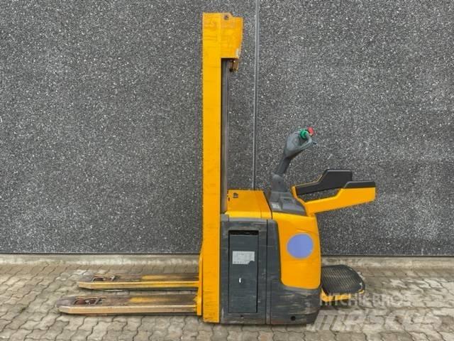 Jungheinrich ERC 216 Transpaleti autopropulsanti
