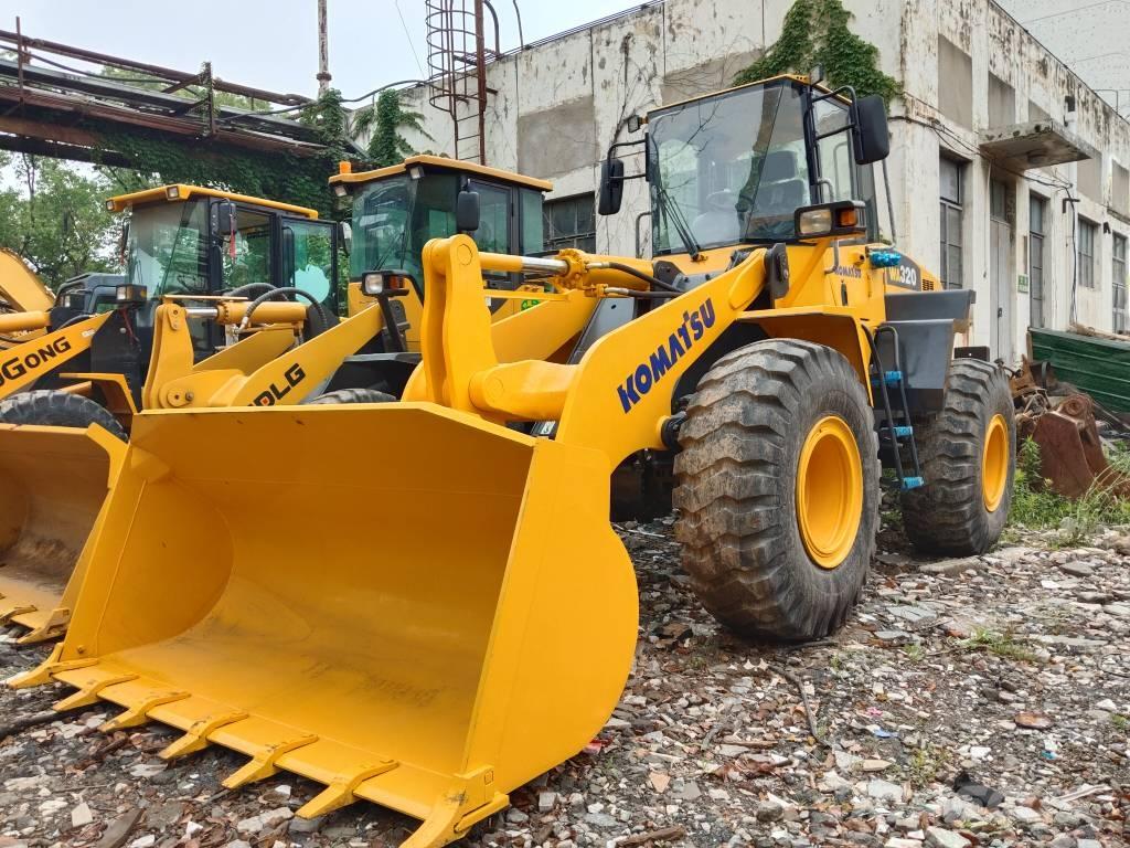 Komatsu WA 320 Incarcator pe pneuri