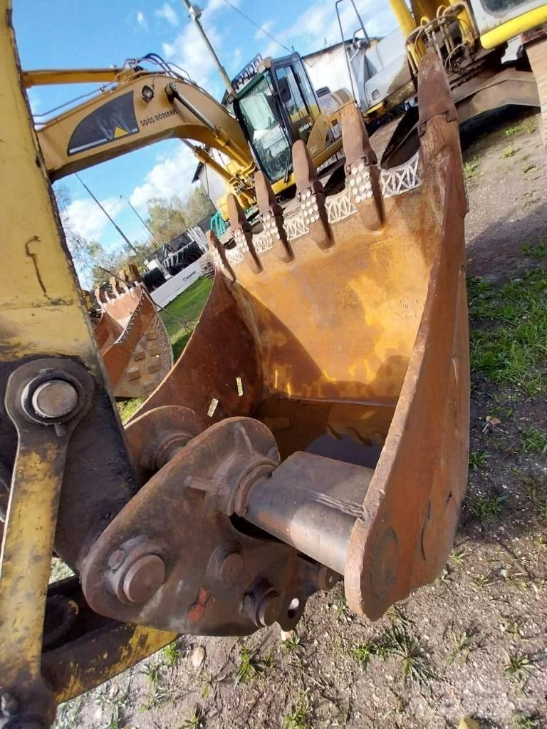 New Holland E 305 Excavatoare pe șenile
