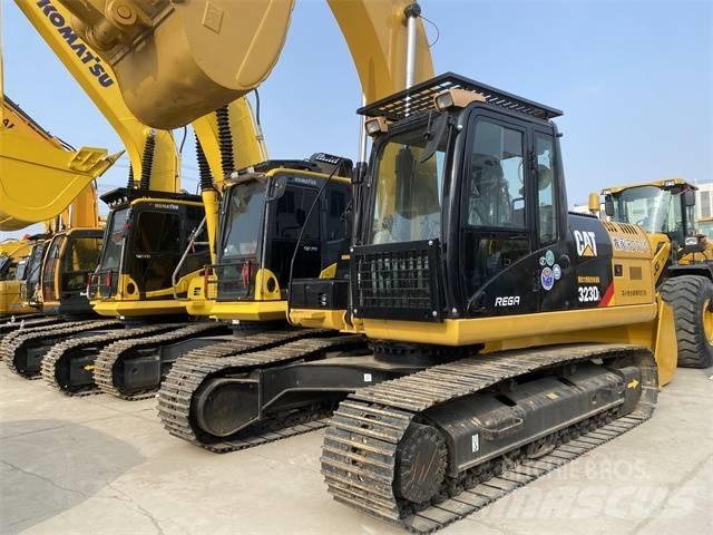 CAT 323 D L Excavatoare pe șenile
