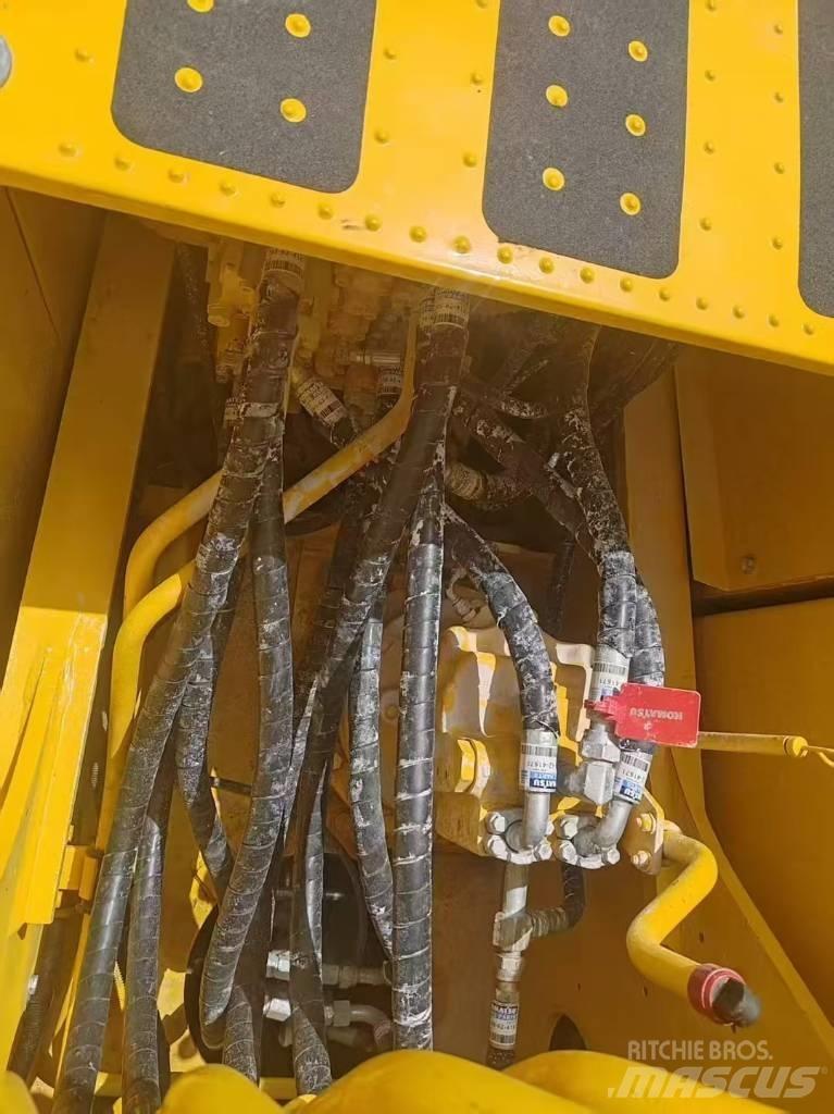 Komatsu 200-8 Excavatoare pe șenile
