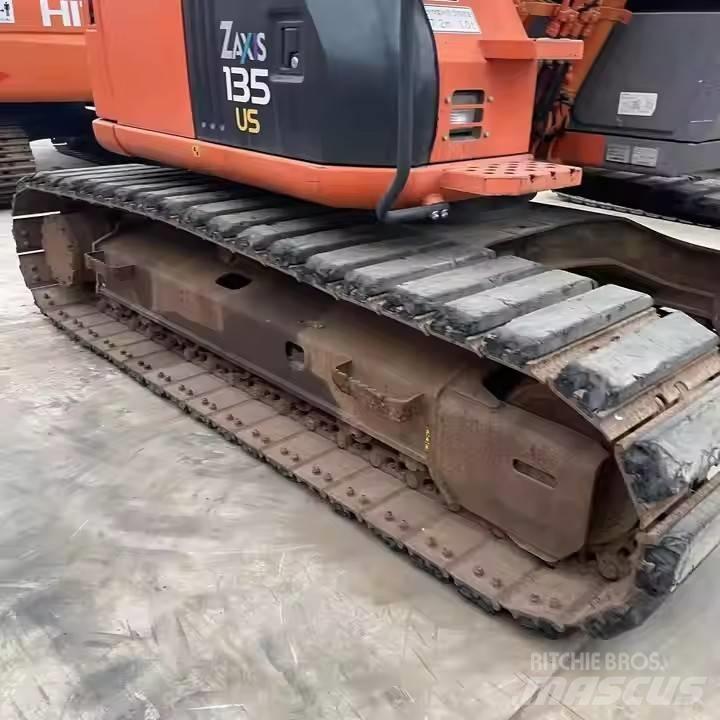 Hitachi ZX135US Excavatoare pe șenile
