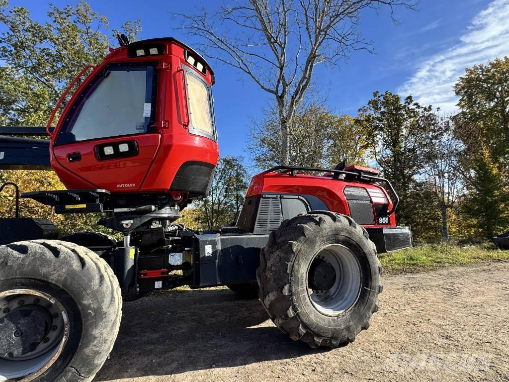 Komatsu 951 Combine forestiere