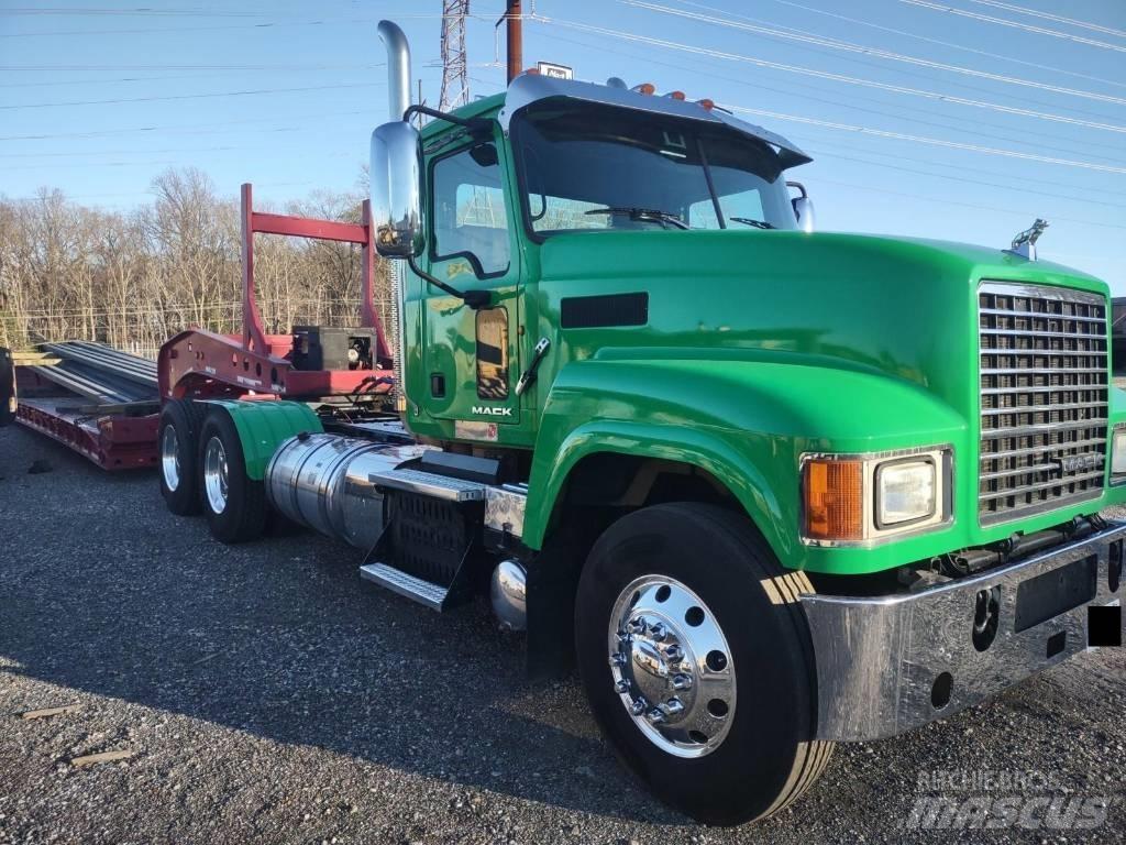 Mack CHU 613 Autotractoare