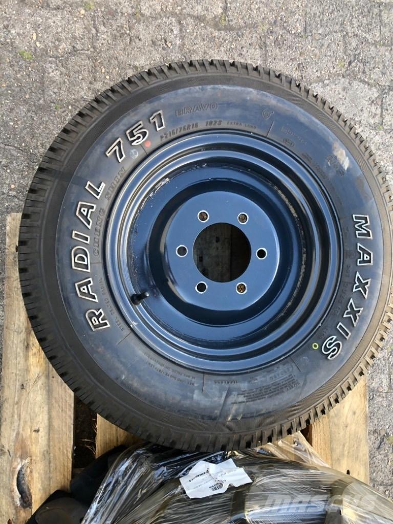  Radial 751 Tractoare compacte