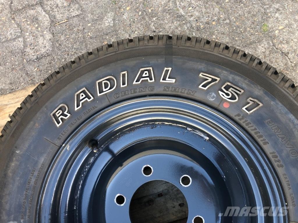  Radial 751 Tractoare compacte