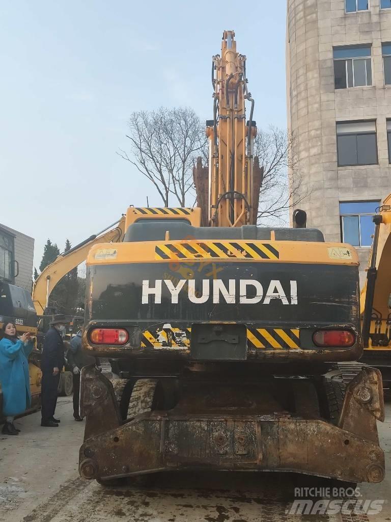 Hyundai 210W-9 Excavatoare cu roti