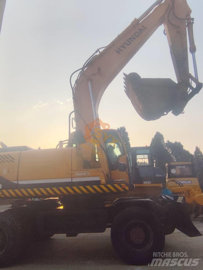 Hyundai 210W-9 Excavatoare cu roti