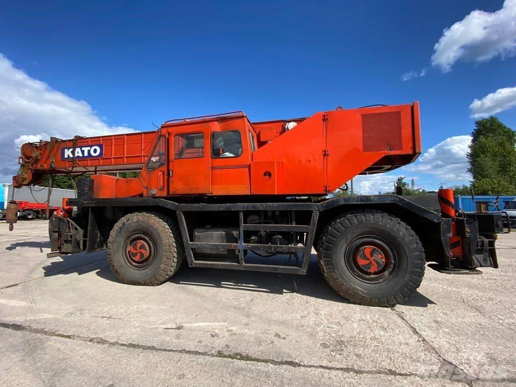 Kato KR 500 Macara teren accidentat