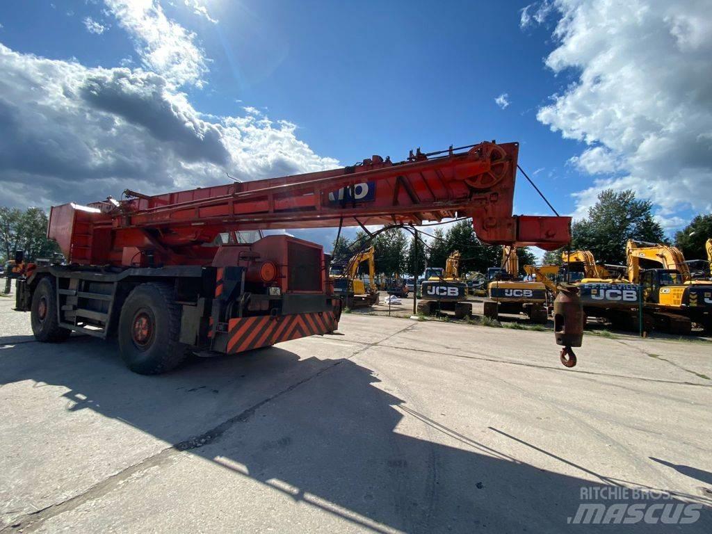 Kato KR 500 Macara teren accidentat
