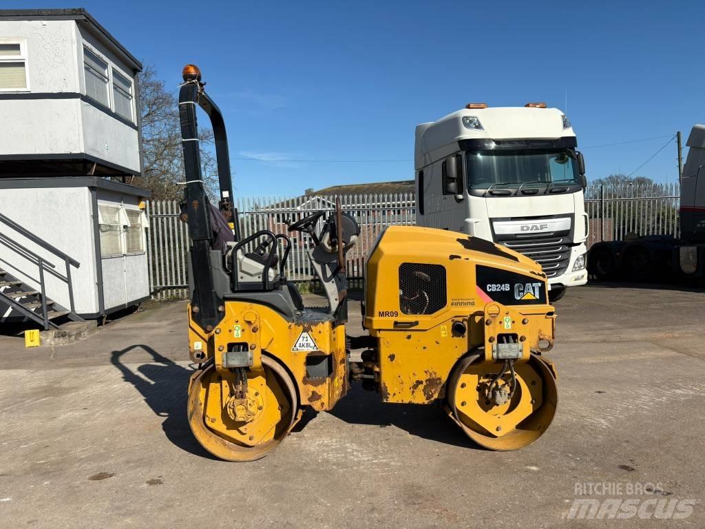 CAT CB 24 B Cilindri compactori dubli