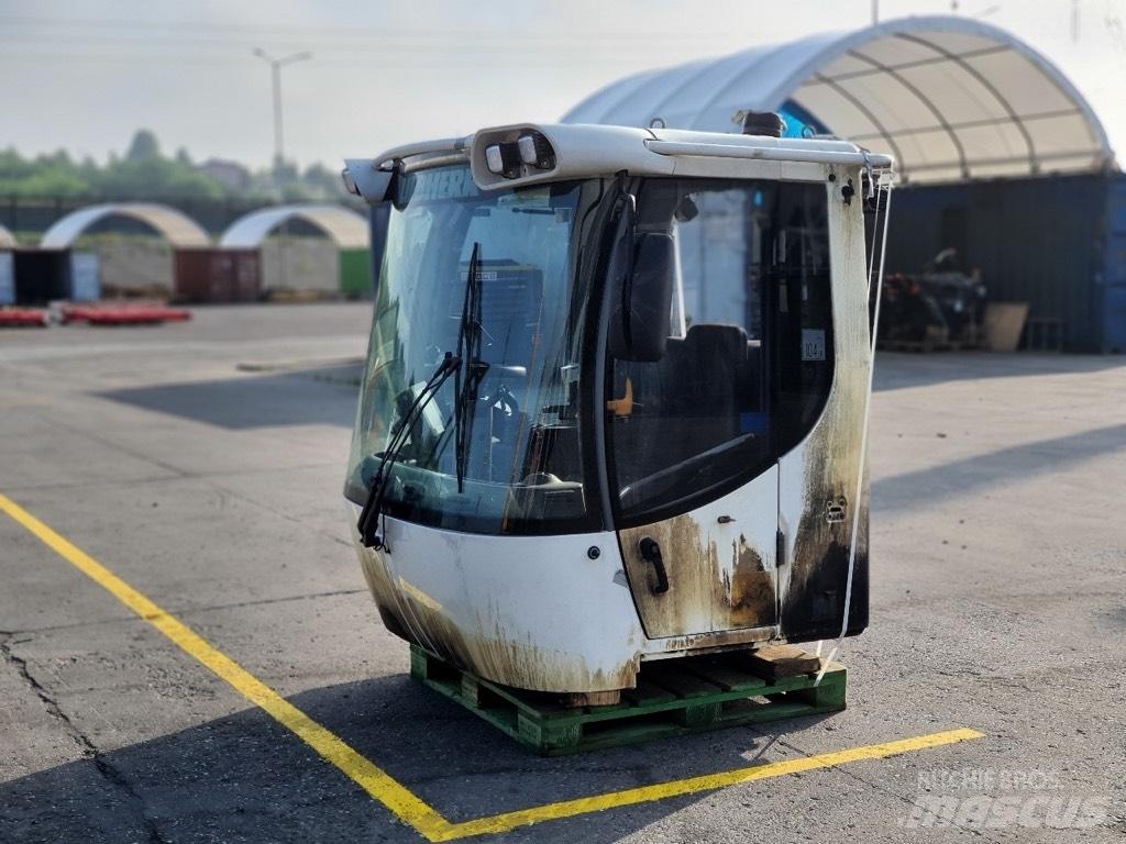 Liebherr L 550 CAB Cabine si interior