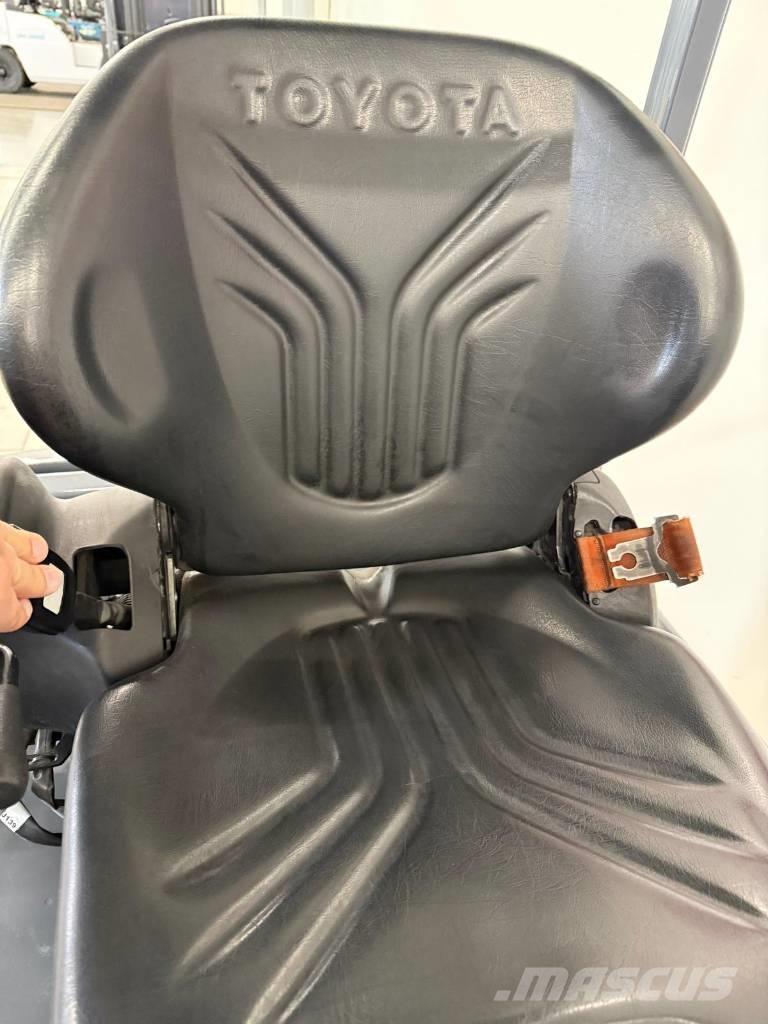 Toyota 11052 - 8FBE16T Stivuitor electric