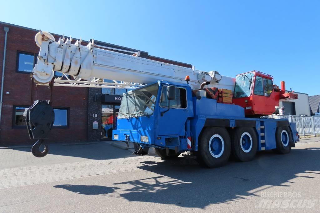 Liebherr LTM 1050-1 Macara pentru orice teren