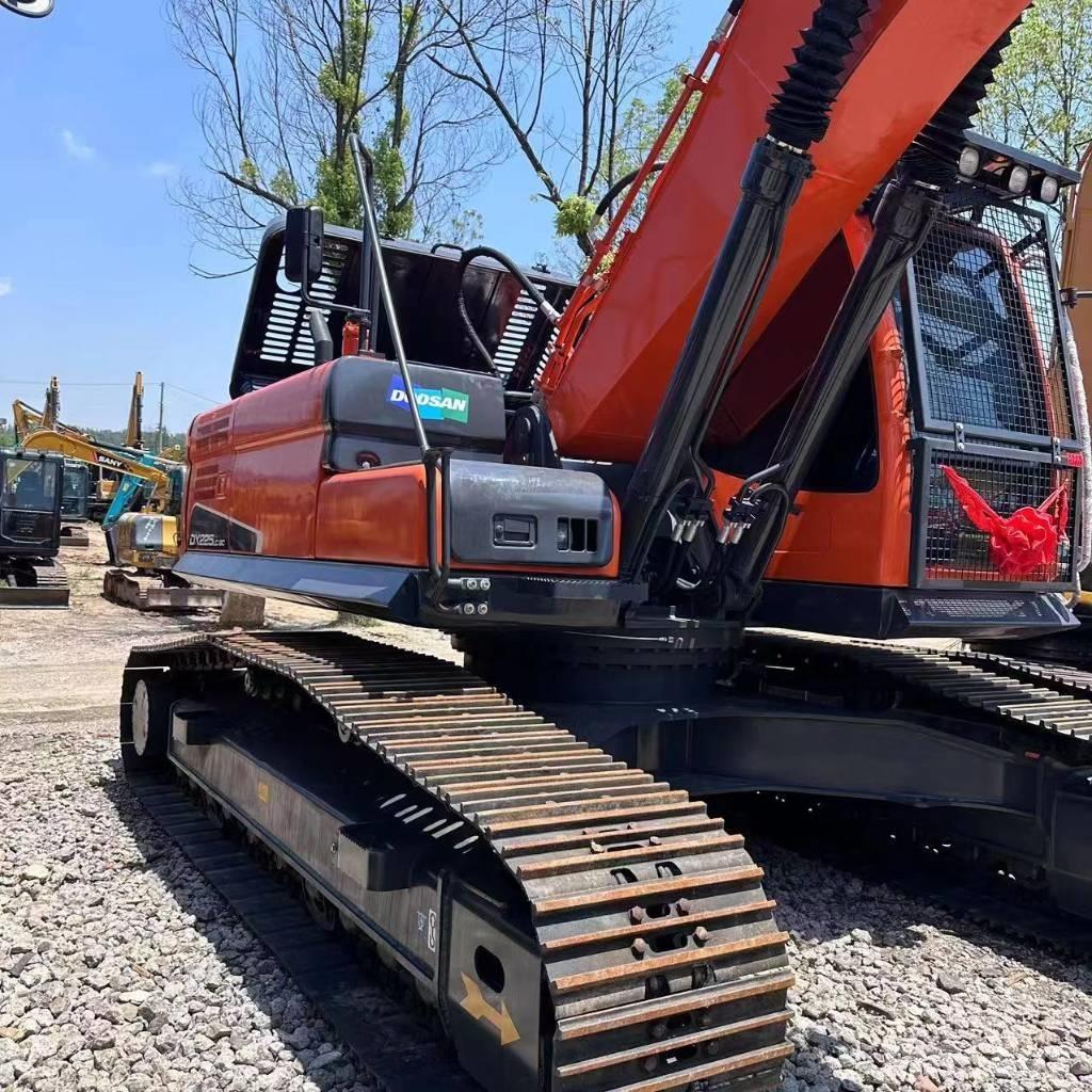 Doosan DX 225 LC Excavatoare pe șenile
