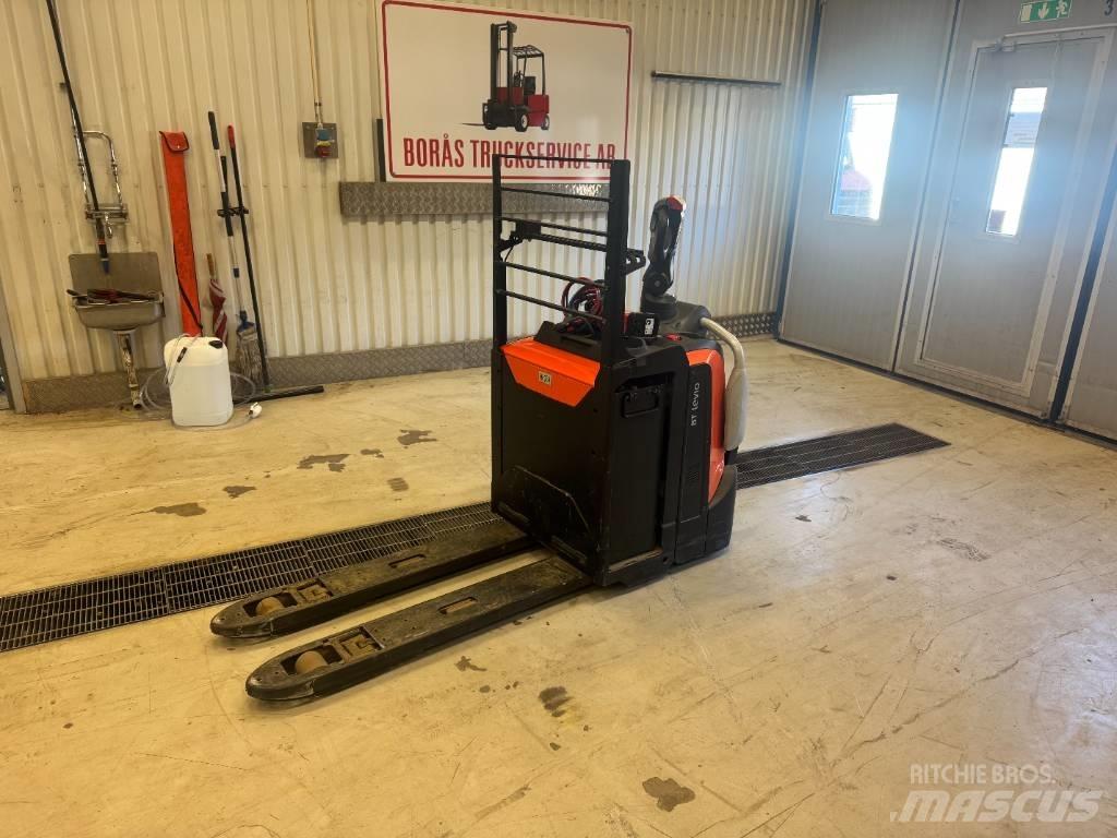 Toyota LPE 220 Transpaleta cu platforma
