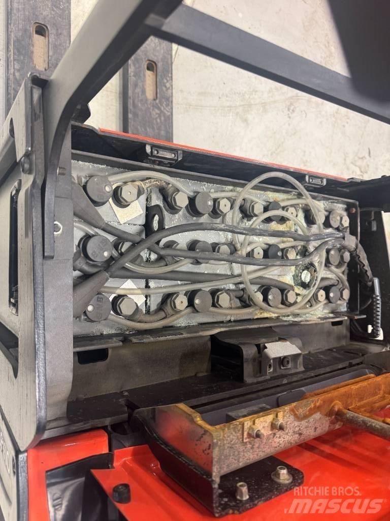 Toyota LPE 220 Transpaleta cu platforma