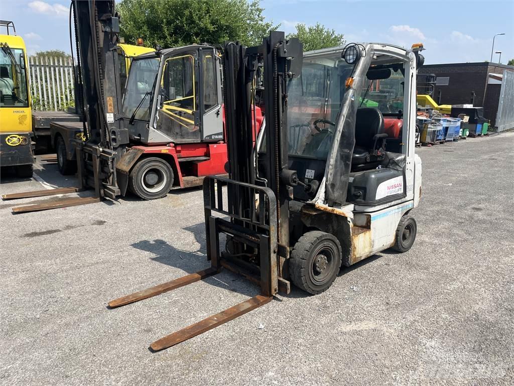 Nissan P1D1A15LQ Stivuitor GPL