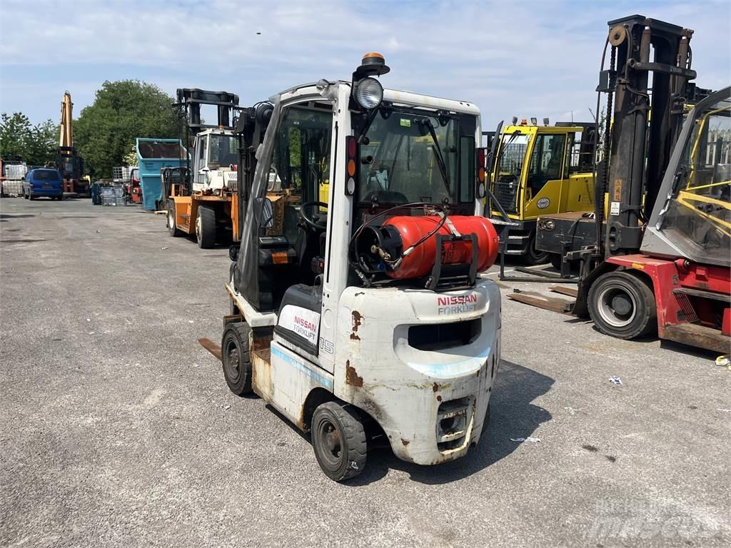 Nissan P1D1A15LQ Stivuitor GPL