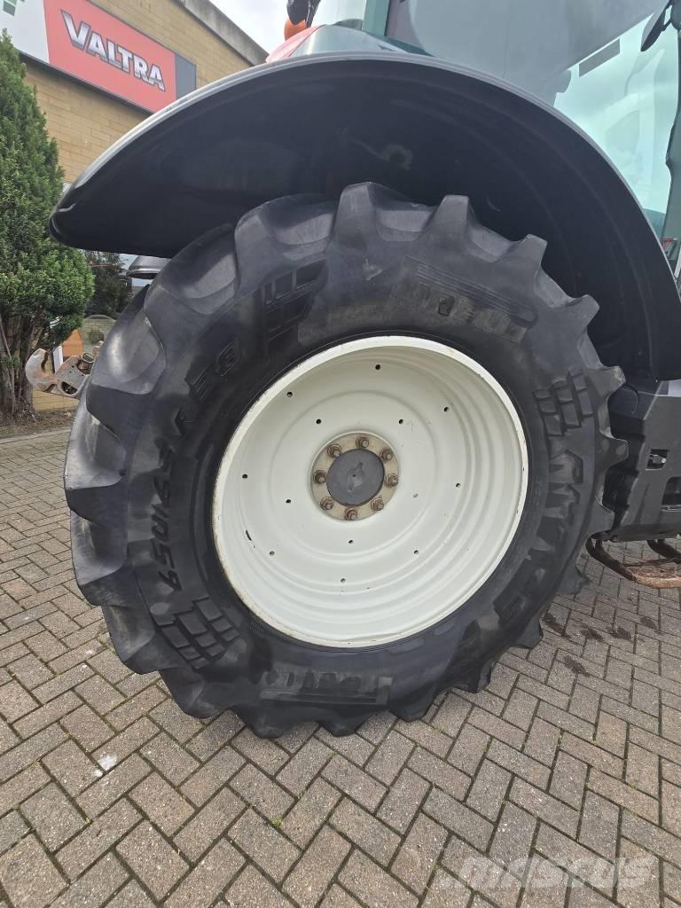Valtra T 174 Tractoare