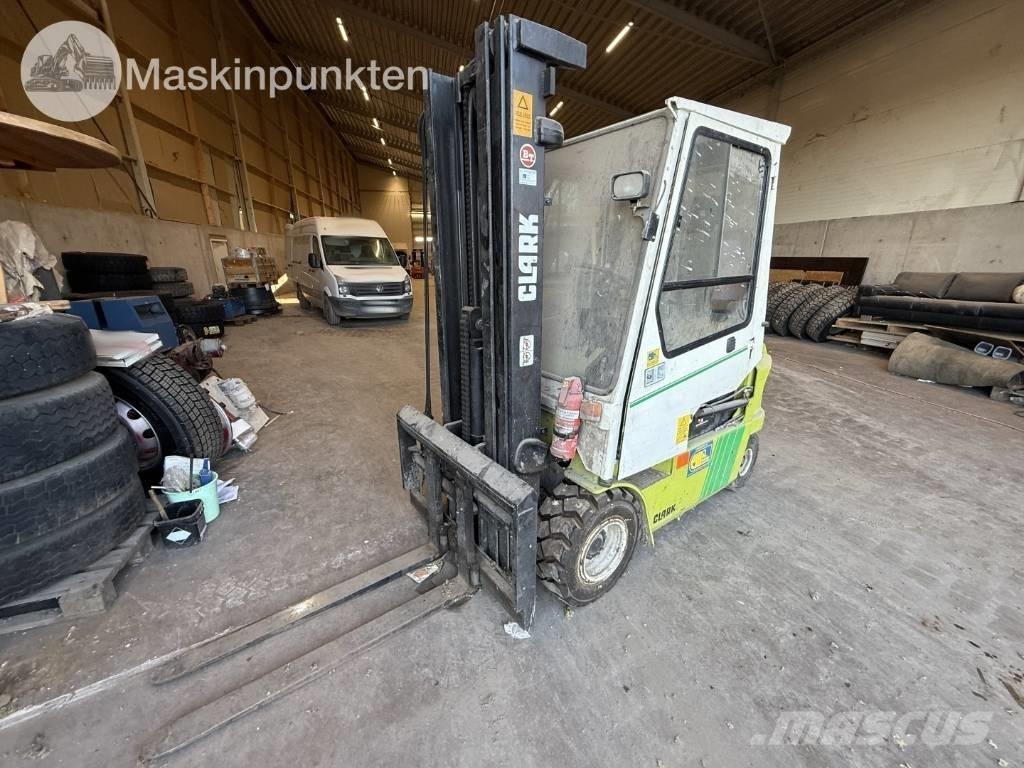 Clark CEM 25 Stivuitor diesel