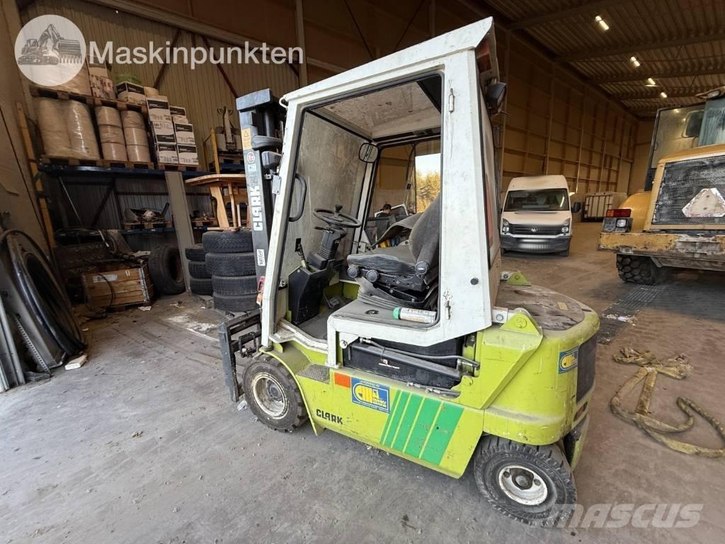 Clark CEM 25 Stivuitor diesel