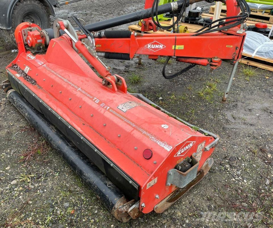 Kuhn TB 211 Alte echipamente pentru nutret
